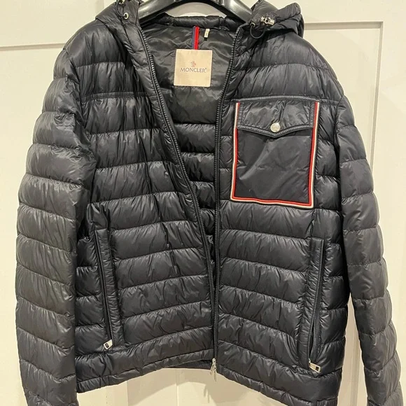 Moncler Men's Dark Gray Puffer Jacket with Red Trim - Picture 3 of 9